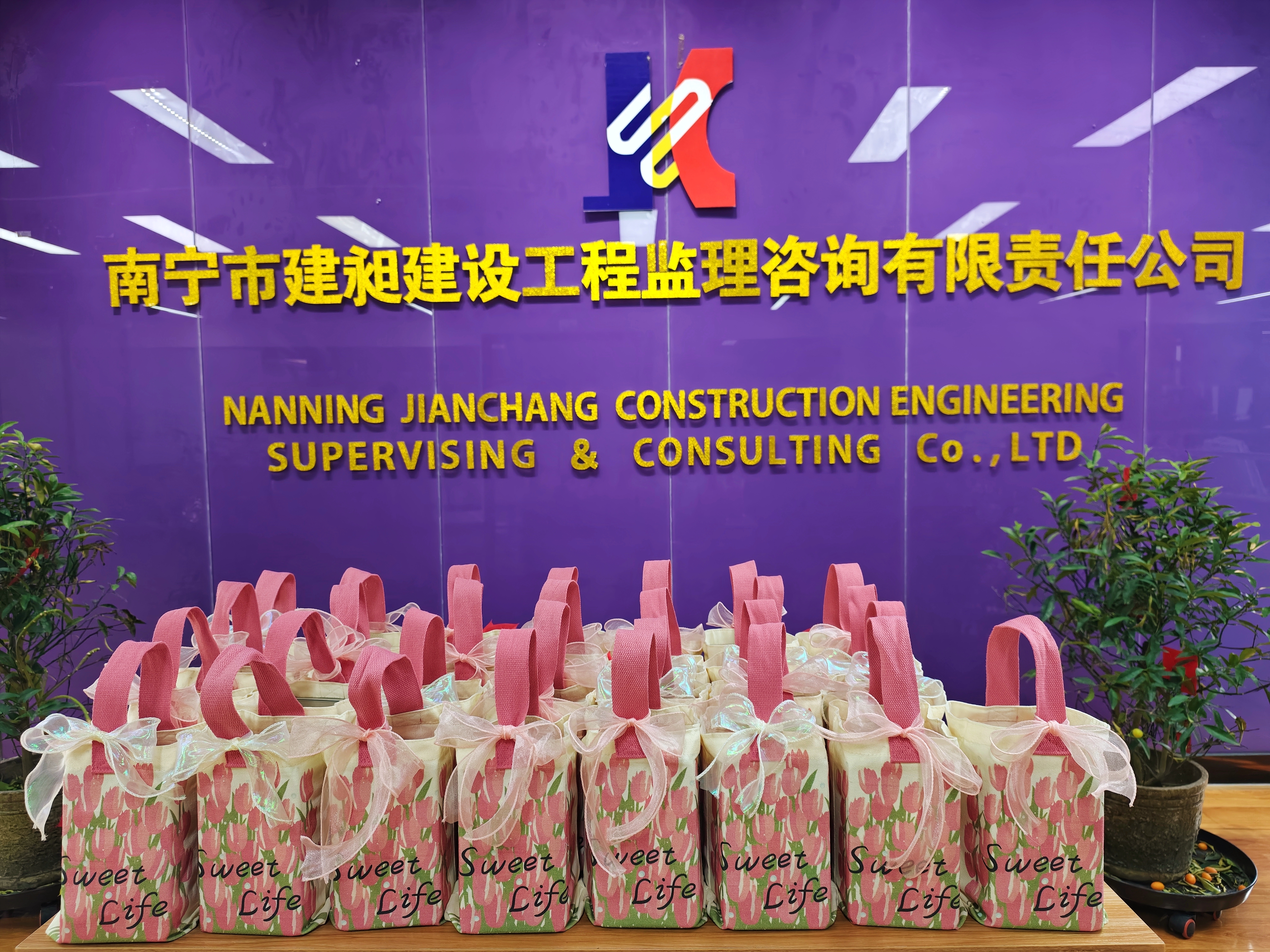 三八節(jié)禮物.jpg